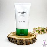 کرم مرطوبکننده و روشنکننده سنتلا اسکین ۱۰۰۴، مناسب برای آبرسانی و افزایش شفافیت پوست