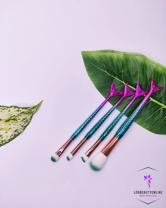 براش آرایشی، مناسب برای پخش یکنواخت مواد آرایشی و ایجاد جلوه طبیعی